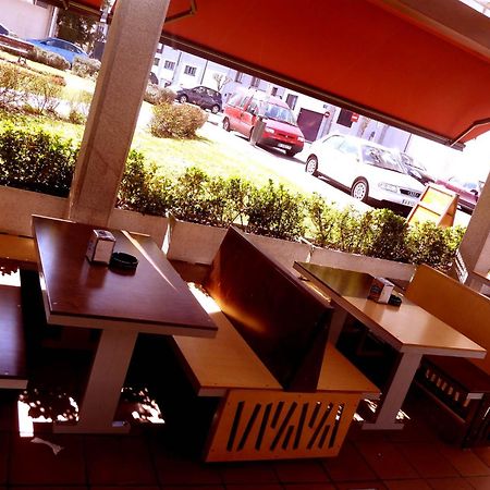 Hotel Brios Lugo Bagian luar foto