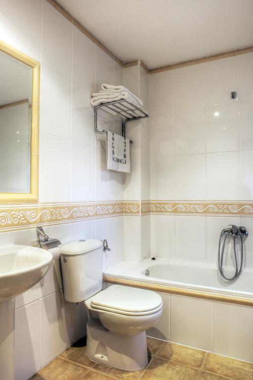 Hotel Brios Lugo Bagian luar foto